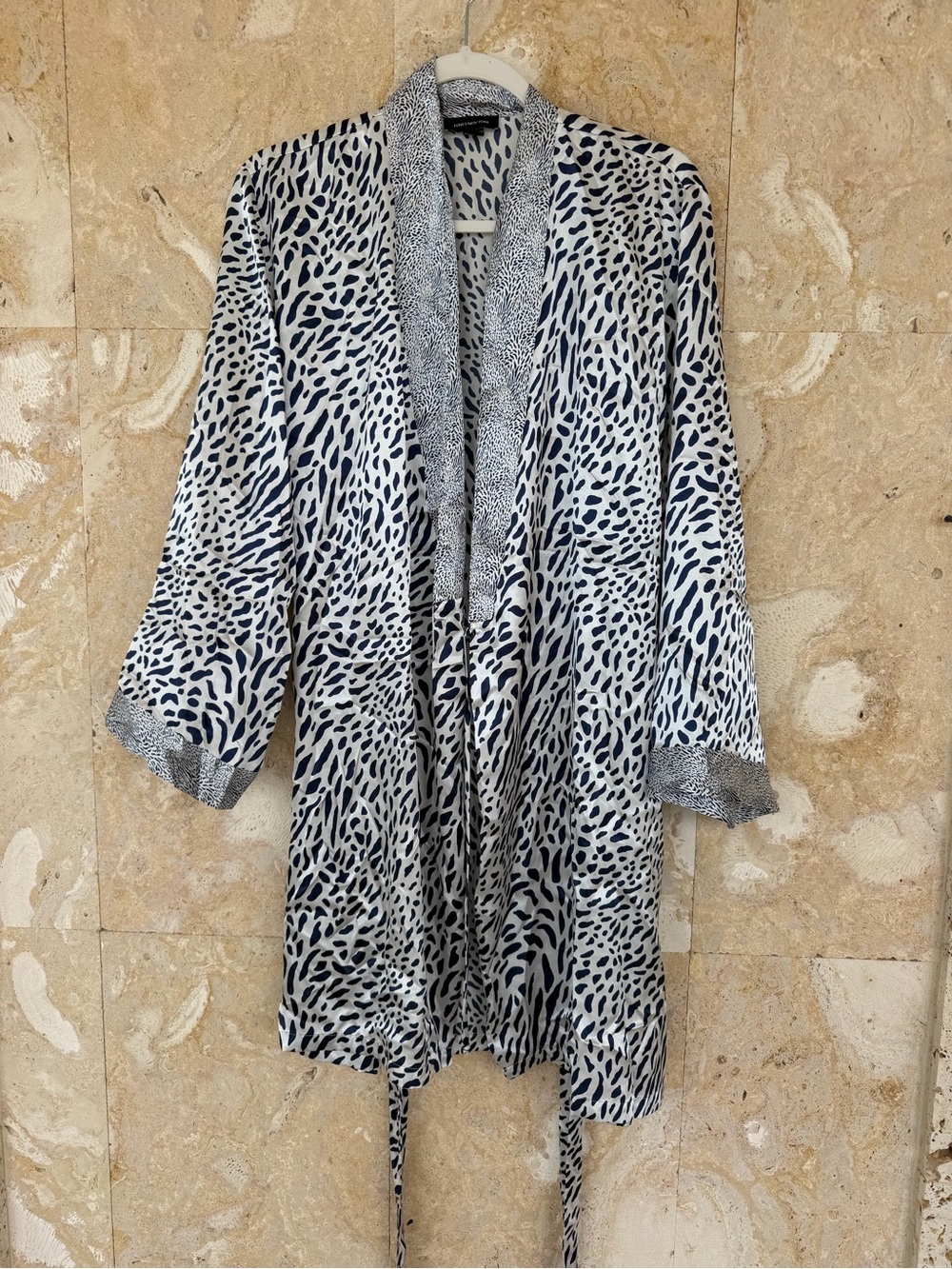 Jones New York Navy and White Animal Print Satin Kimono Robe